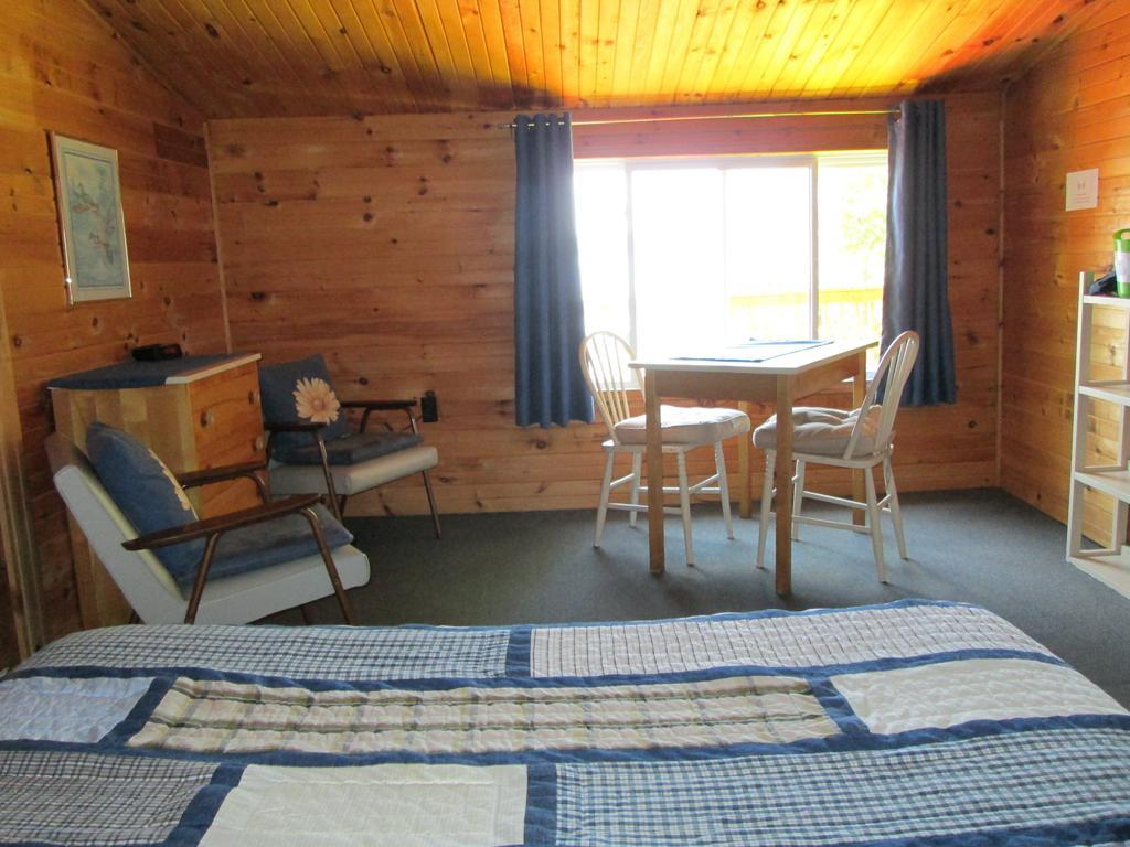 Red Lodge Resort Little Current Номер фото