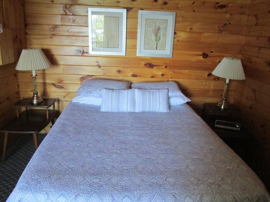 Red Lodge Resort Little Current Номер фото