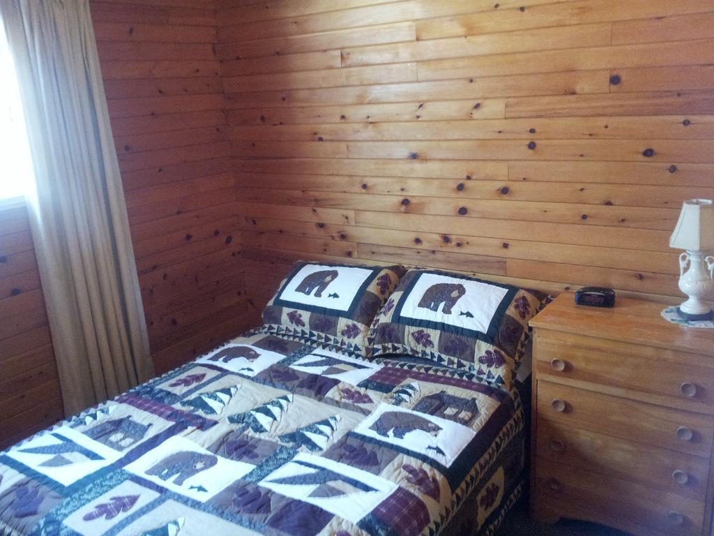 Red Lodge Resort Little Current Номер фото