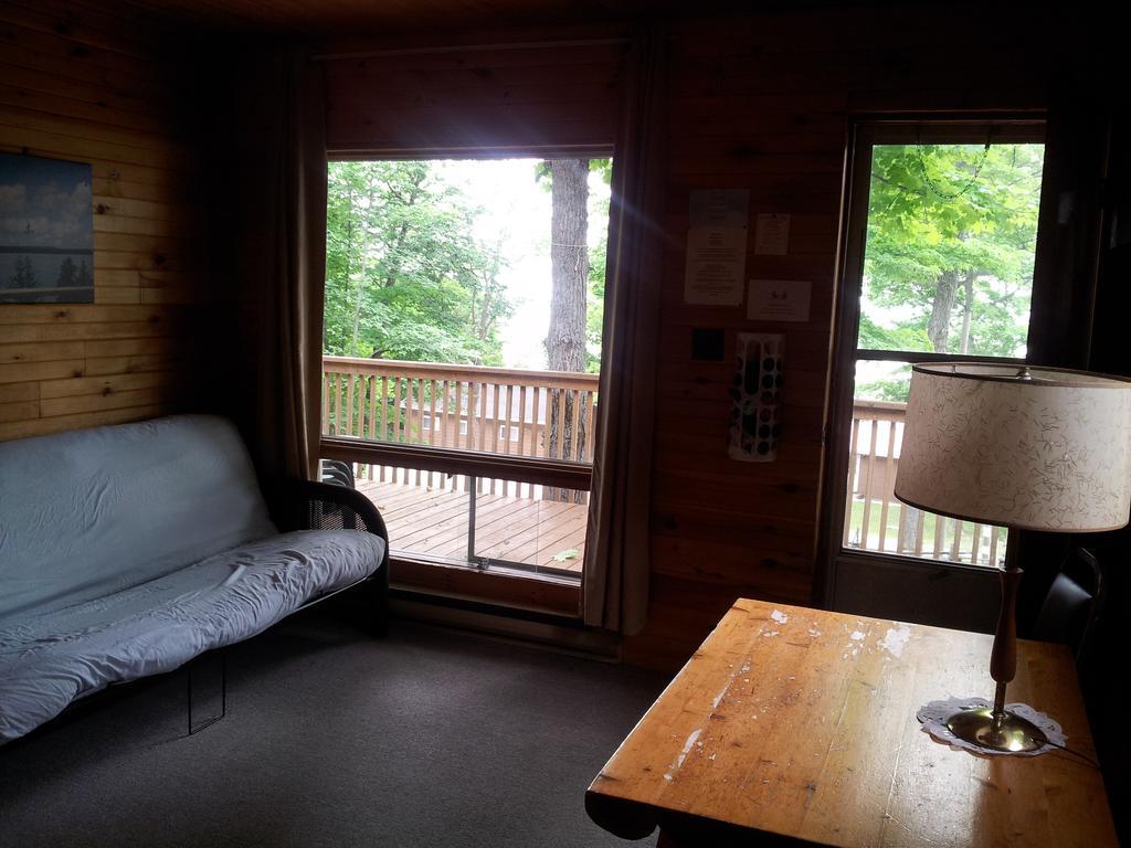 Red Lodge Resort Little Current Номер фото
