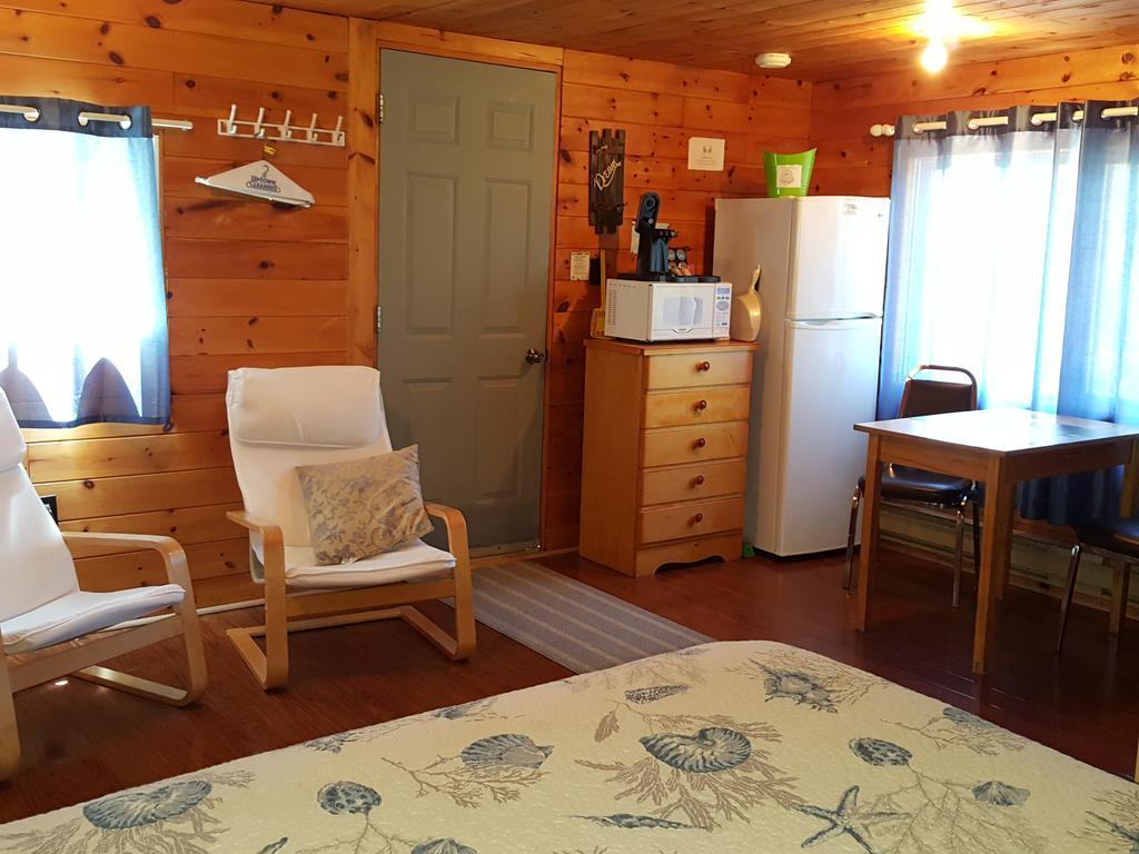 Red Lodge Resort Little Current Екстер'єр фото