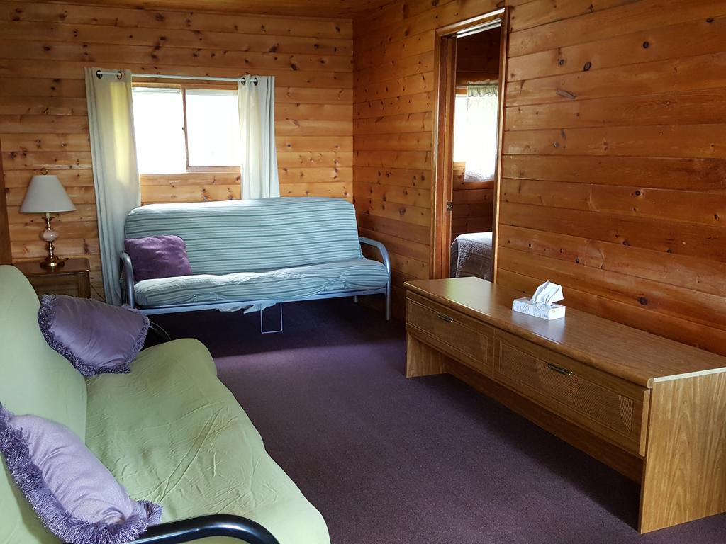 Red Lodge Resort Little Current Екстер'єр фото