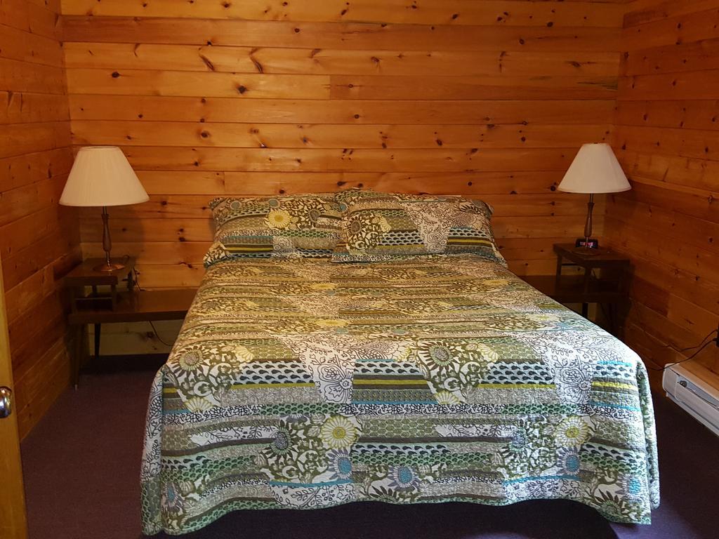Red Lodge Resort Little Current Номер фото