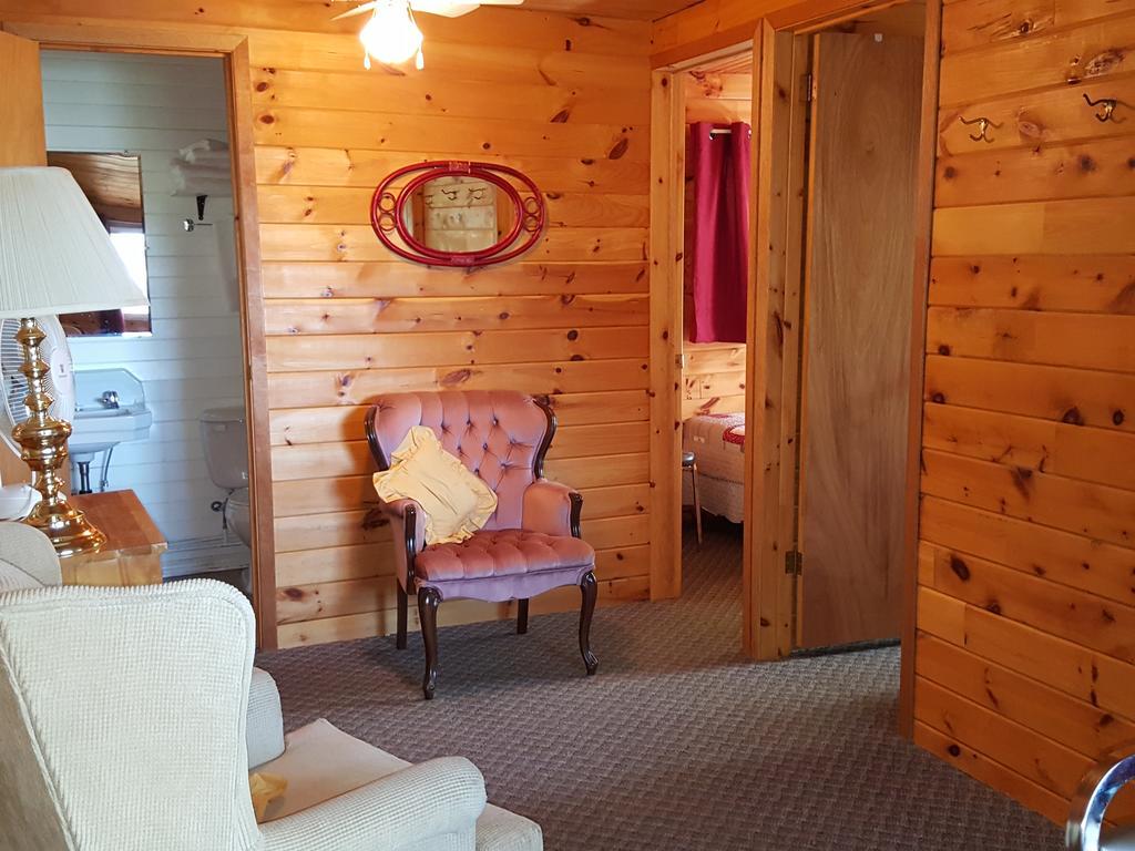 Red Lodge Resort Little Current Номер фото